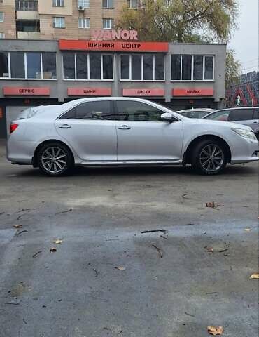 Серый Тойота Камри, объемом двигателя 2.49 л и пробегом 183 тыс. км за 14000 $, фото 5 на Automoto.ua