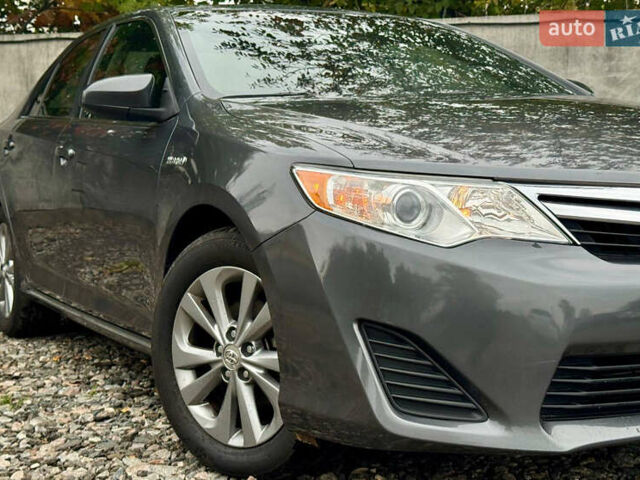 Серый Тойота Камри, объемом двигателя 2.49 л и пробегом 268 тыс. км за 11490 $, фото 2 на Automoto.ua