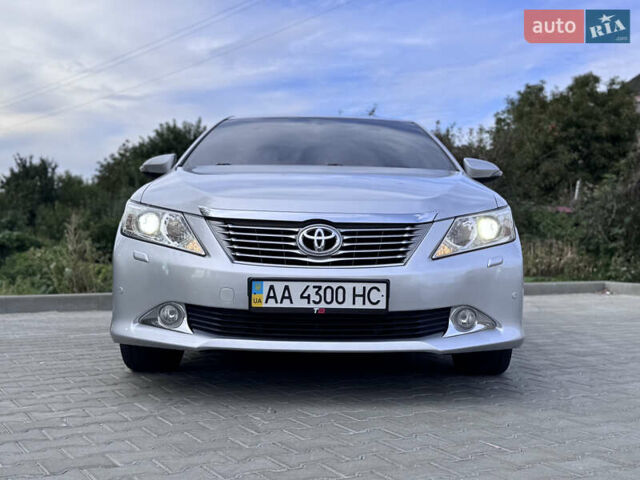 Тойота Камри 2012 в Киеве на Automoto.ua Серый Тойота Камри, объемом двигателя 2.49 л и пробегом 198 тыс. км за 15490 $, фото 6 на Automoto.ua