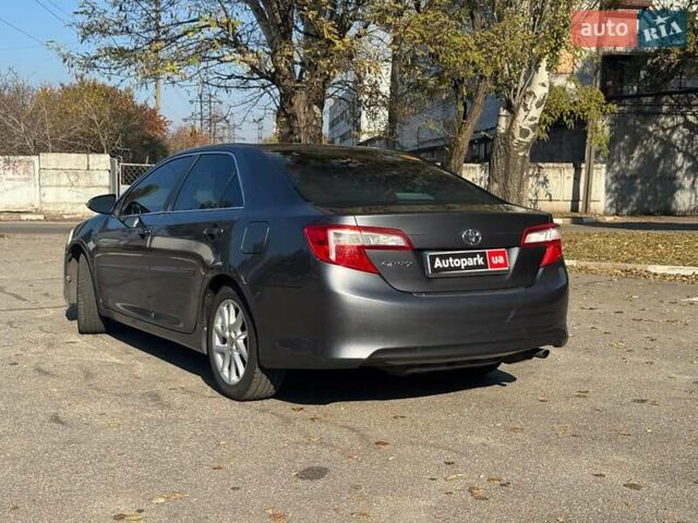 Серый Тойота Камри, объемом двигателя 2.5 л и пробегом 323 тыс. км за 9990 $, фото 4 на Automoto.ua