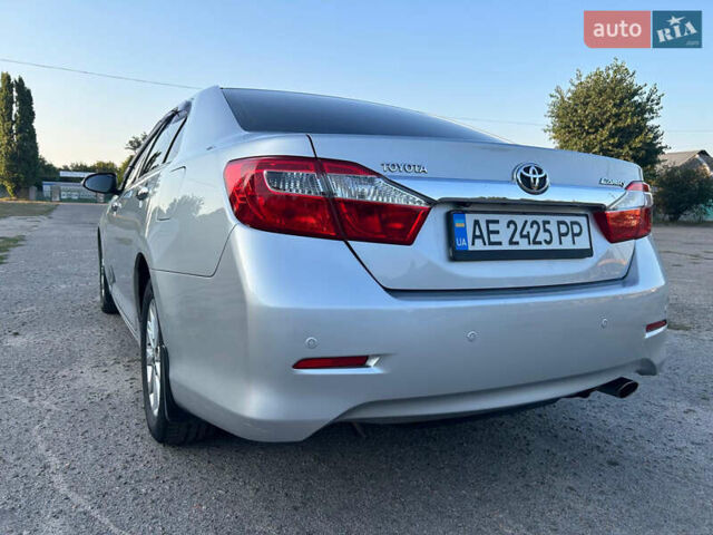 Сірий Тойота Камрі, об'ємом двигуна 2.5 л та пробігом 212 тис. км за 13500 $, фото 6 на Automoto.ua
