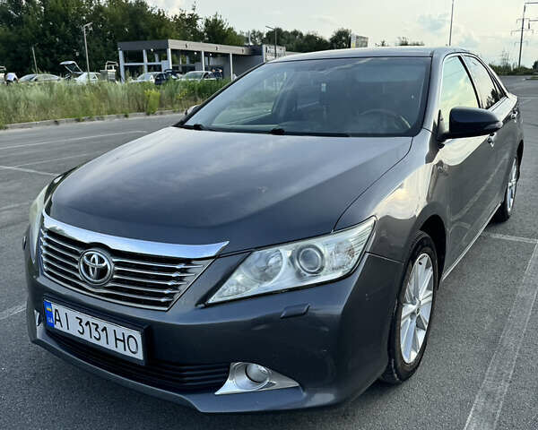 Серый Тойота Камри, объемом двигателя 2.49 л и пробегом 240 тыс. км за 12900 $, фото 13 на Automoto.ua