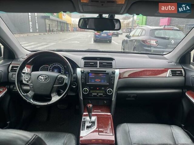 Серый Тойота Камри, объемом двигателя 2.5 л и пробегом 188 тыс. км за 15800 $, фото 1 на Automoto.ua
