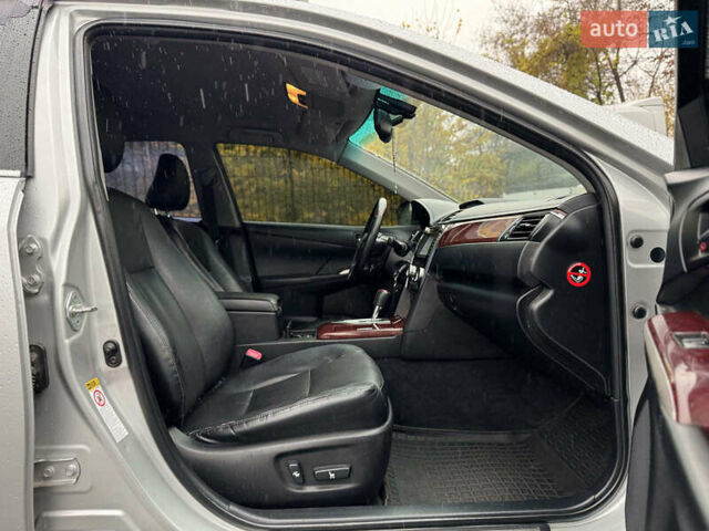 Серый Тойота Камри, объемом двигателя 2.5 л и пробегом 213 тыс. км за 14490 $, фото 46 на Automoto.ua