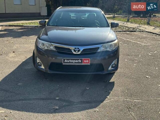 Серый Тойота Камри, объемом двигателя 2.5 л и пробегом 323 тыс. км за 9990 $, фото 1 на Automoto.ua