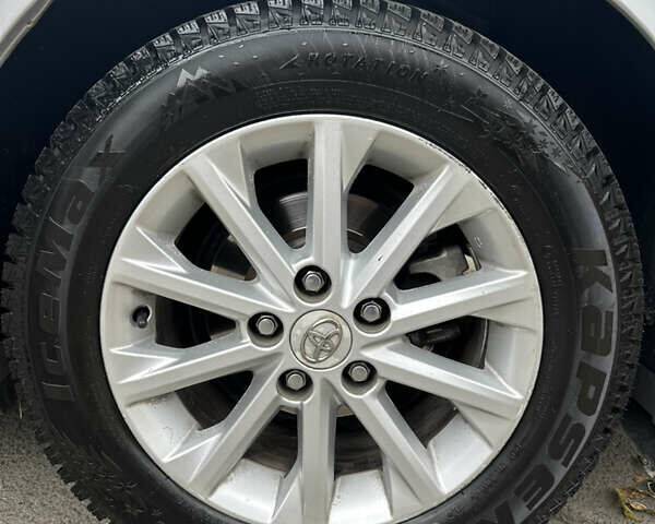 Серый Тойота Камри, объемом двигателя 2.49 л и пробегом 271 тыс. км за 12500 $, фото 2 на Automoto.ua