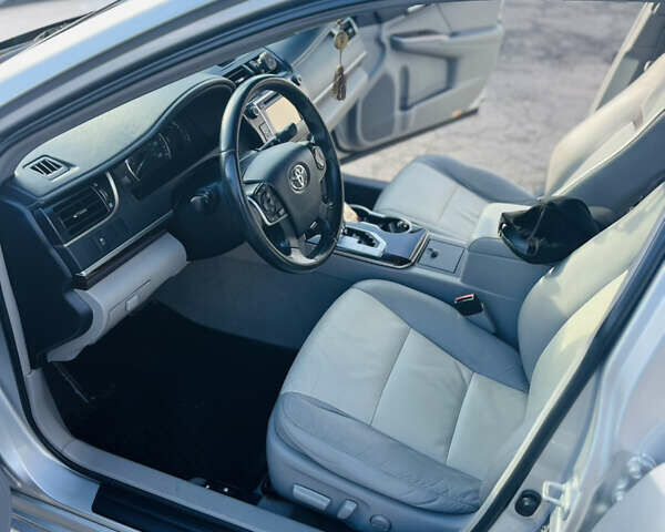 Серый Тойота Камри, объемом двигателя 2.5 л и пробегом 155 тыс. км за 13000 $, фото 26 на Automoto.ua