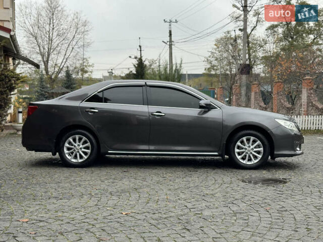 Сірий Тойота Камрі, об'ємом двигуна 2.49 л та пробігом 215 тис. км за 15000 $, фото 4 на Automoto.ua