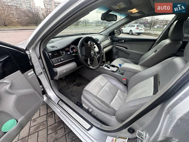 Сірий Тойота Камрі, об'ємом двигуна 2.49 л та пробігом 274 тис. км за 8000 $, фото 11 на Automoto.ua
