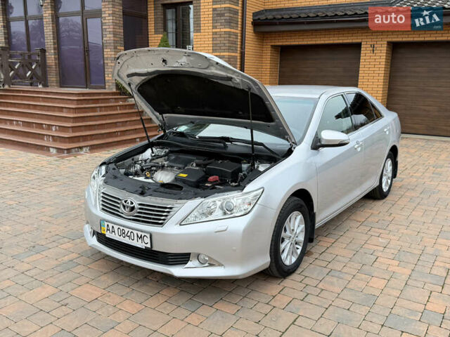 Сірий Тойота Камрі, об'ємом двигуна 2.5 л та пробігом 232 тис. км за 12800 $, фото 21 на Automoto.ua