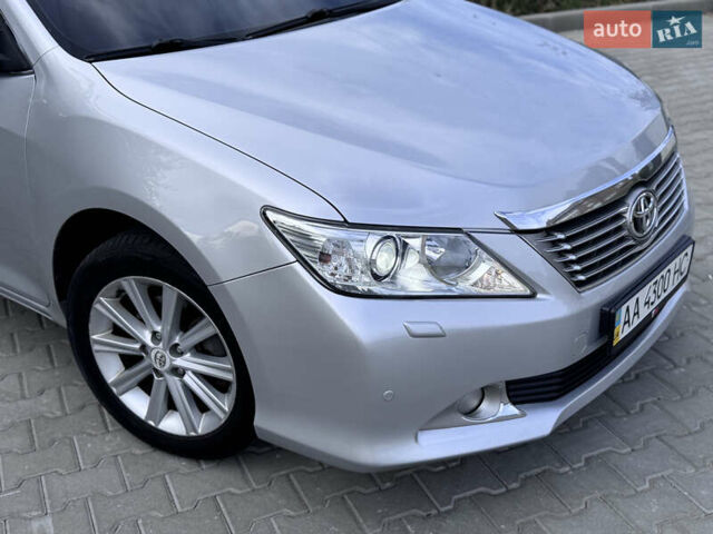 Тойота Камри 2012 в Киеве на Automoto.ua Серый Тойота Камри, объемом двигателя 2.49 л и пробегом 198 тыс. км за 15490 $, фото 10 на Automoto.ua