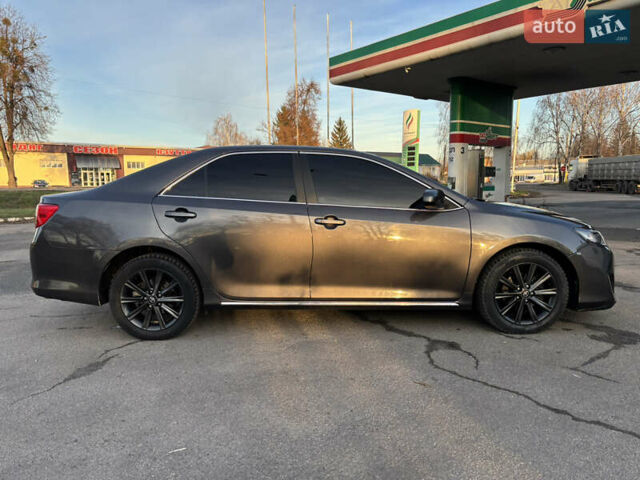 Сірий Тойота Камрі, об'ємом двигуна 2.49 л та пробігом 190 тис. км за 11800 $, фото 2 на Automoto.ua