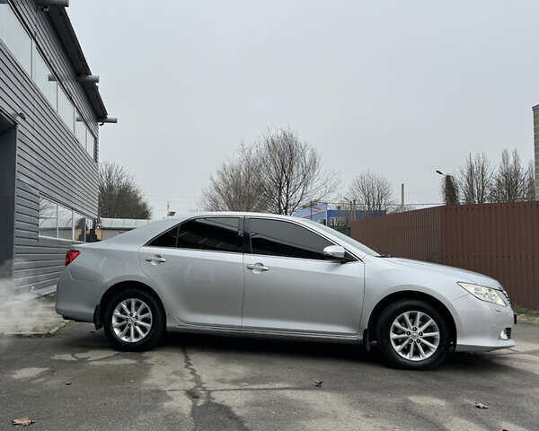 Серый Тойота Камри, объемом двигателя 2.49 л и пробегом 191 тыс. км за 13300 $, фото 3 на Automoto.ua