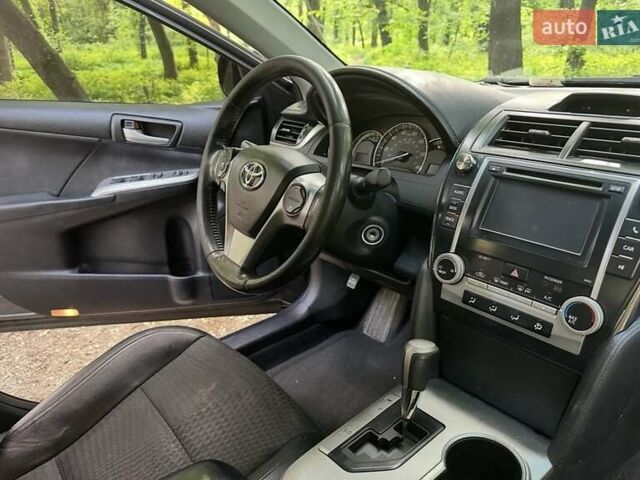 Сірий Тойота Камрі, об'ємом двигуна 2.49 л та пробігом 290 тис. км за 9500 $, фото 8 на Automoto.ua