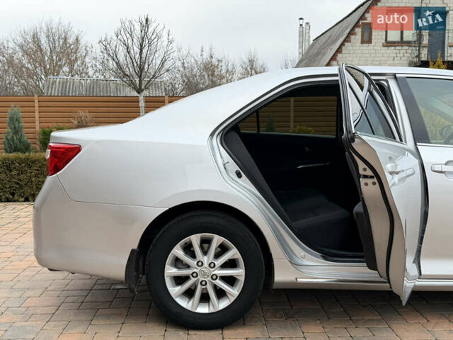 Сірий Тойота Камрі, об'ємом двигуна 2.5 л та пробігом 232 тис. км за 12800 $, фото 16 на Automoto.ua