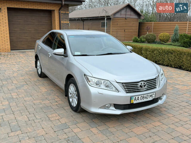 Сірий Тойота Камрі, об'ємом двигуна 2.5 л та пробігом 232 тис. км за 12800 $, фото 1 на Automoto.ua