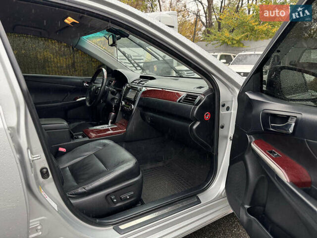 Серый Тойота Камри, объемом двигателя 2.5 л и пробегом 213 тыс. км за 14490 $, фото 47 на Automoto.ua