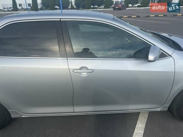 Серый Тойота Камри, объемом двигателя 2.49 л и пробегом 193 тыс. км за 10000 $, фото 18 на Automoto.ua