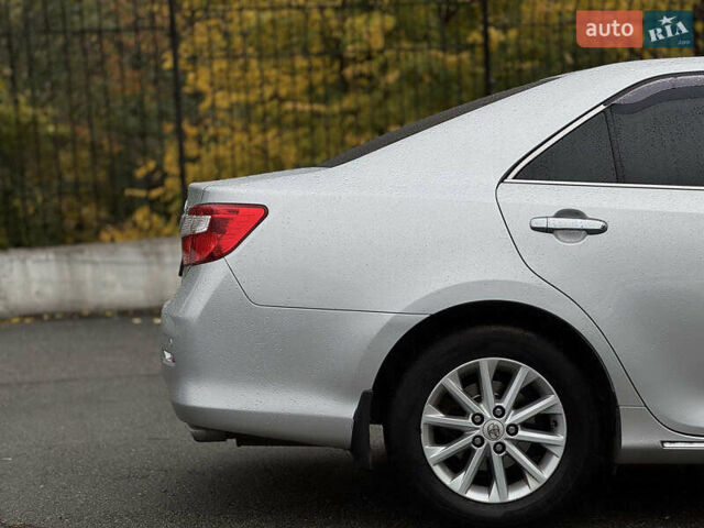 Серый Тойота Камри, объемом двигателя 2.5 л и пробегом 213 тыс. км за 14490 $, фото 12 на Automoto.ua