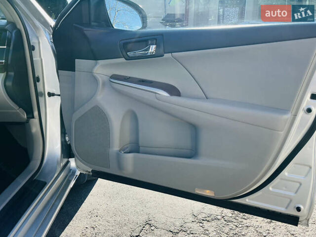 Серый Тойота Камри, объемом двигателя 2.5 л и пробегом 155 тыс. км за 13000 $, фото 11 на Automoto.ua
