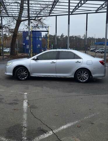 Серый Тойота Камри, объемом двигателя 2.49 л и пробегом 183 тыс. км за 14000 $, фото 1 на Automoto.ua