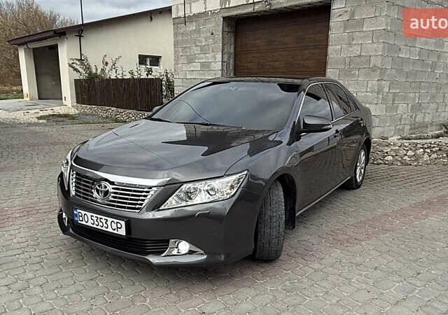 Серый Тойота Камри, объемом двигателя 2.49 л и пробегом 252 тыс. км за 11499 $, фото 6 на Automoto.ua