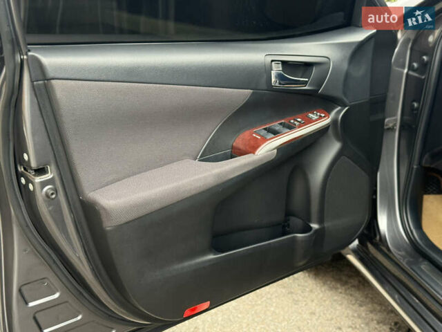 Серый Тойота Камри, объемом двигателя 2.5 л и пробегом 198 тыс. км за 13999 $, фото 15 на Automoto.ua