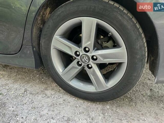 Сірий Тойота Камрі, об'ємом двигуна 2.49 л та пробігом 290 тис. км за 9500 $, фото 4 на Automoto.ua