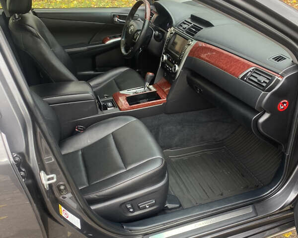 Сірий Тойота Камрі, об'ємом двигуна 2.5 л та пробігом 179 тис. км за 16000 $, фото 13 на Automoto.ua