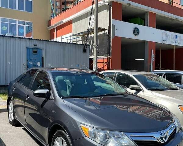 Серый Тойота Камри, объемом двигателя 2.49 л и пробегом 229 тыс. км за 12800 $, фото 3 на Automoto.ua