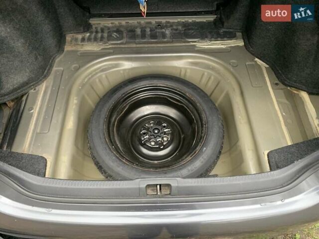 Серый Тойота Камри, объемом двигателя 2.49 л и пробегом 367 тыс. км за 10500 $, фото 4 на Automoto.ua