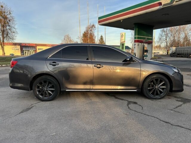 Серый Тойота Камри, объемом двигателя 2.5 л и пробегом 190 тыс. км за 11800 $, фото 2 на Automoto.ua