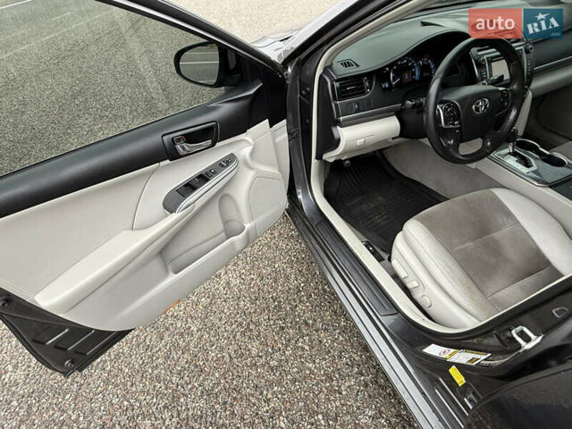 Серый Тойота Камри, объемом двигателя 2.49 л и пробегом 333 тыс. км за 11500 $, фото 7 на Automoto.ua