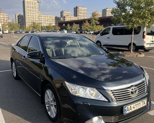 Серый Тойота Камри, объемом двигателя 2.5 л и пробегом 175 тыс. км за 16500 $, фото 1 на Automoto.ua