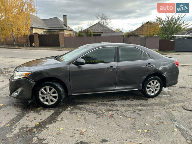 Серый Тойота Камри, объемом двигателя 2.49 л и пробегом 220 тыс. км за 8500 $, фото 5 на Automoto.ua
