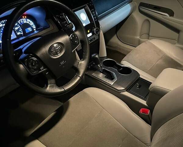 Серый Тойота Камри, объемом двигателя 2.49 л и пробегом 229 тыс. км за 12800 $, фото 20 на Automoto.ua