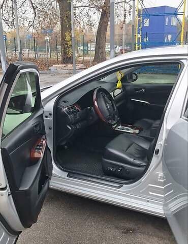 Серый Тойота Камри, объемом двигателя 2.49 л и пробегом 183 тыс. км за 14000 $, фото 3 на Automoto.ua