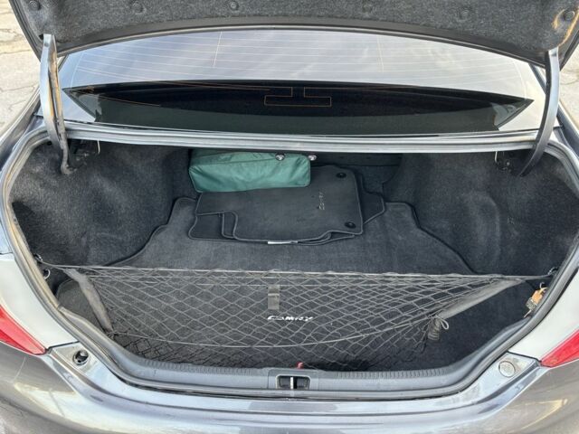 Серый Тойота Камри, объемом двигателя 2.5 л и пробегом 190 тыс. км за 11800 $, фото 19 на Automoto.ua