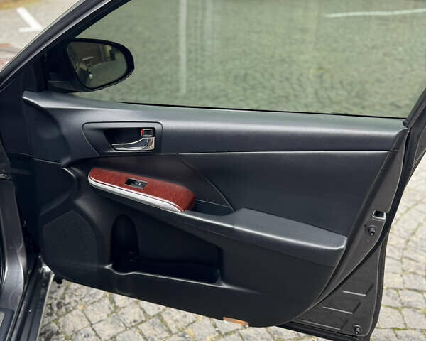 Сірий Тойота Камрі, об'ємом двигуна 2.49 л та пробігом 215 тис. км за 15000 $, фото 16 на Automoto.ua