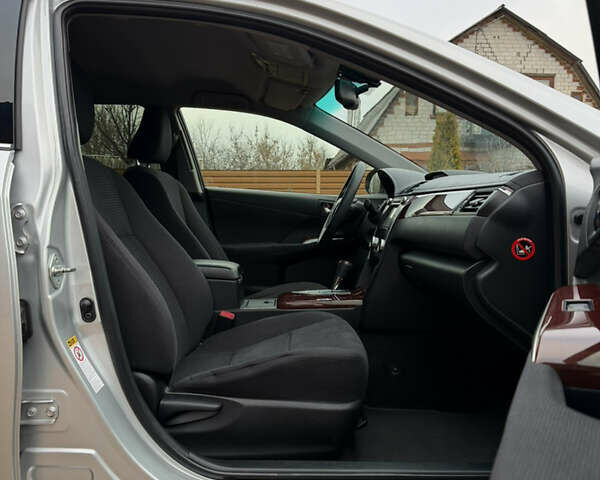 Сірий Тойота Камрі, об'ємом двигуна 2.5 л та пробігом 232 тис. км за 12800 $, фото 29 на Automoto.ua