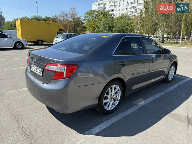 Сірий Тойота Камрі, об'ємом двигуна 2.5 л та пробігом 320 тис. км за 10000 $, фото 6 на Automoto.ua