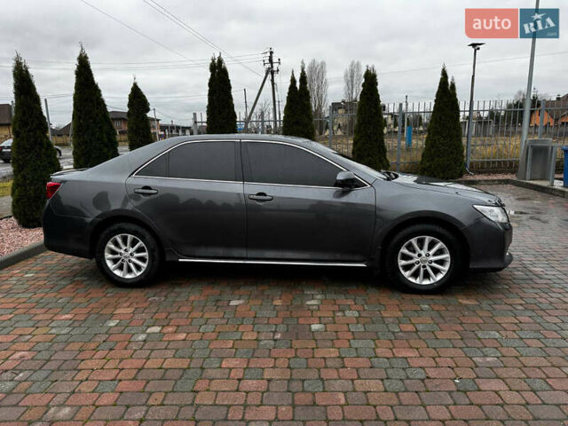 Сірий Тойота Камрі, об'ємом двигуна 2.49 л та пробігом 253 тис. км за 10799 $, фото 2 на Automoto.ua
