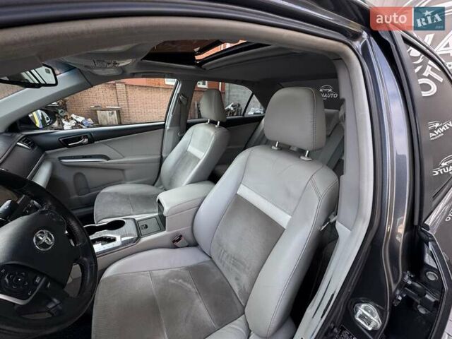 Сірий Тойота Камрі, об'ємом двигуна 2.5 л та пробігом 138 тис. км за 11950 $, фото 23 на Automoto.ua