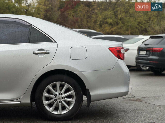 Серый Тойота Камри, объемом двигателя 2.5 л и пробегом 213 тыс. км за 14490 $, фото 6 на Automoto.ua
