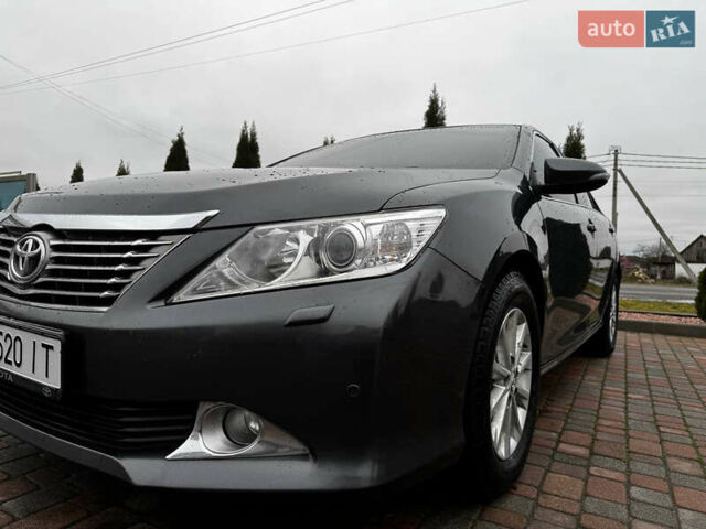 Сірий Тойота Камрі, об'ємом двигуна 2.49 л та пробігом 253 тис. км за 10799 $, фото 4 на Automoto.ua