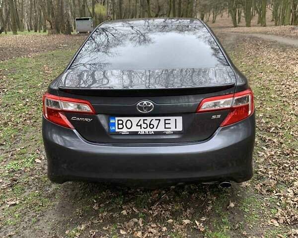 Серый Тойота Камри, объемом двигателя 2.49 л и пробегом 367 тыс. км за 10500 $, фото 1 на Automoto.ua