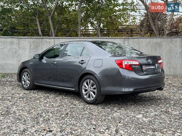 Серый Тойота Камри, объемом двигателя 2.49 л и пробегом 268 тыс. км за 11490 $, фото 5 на Automoto.ua