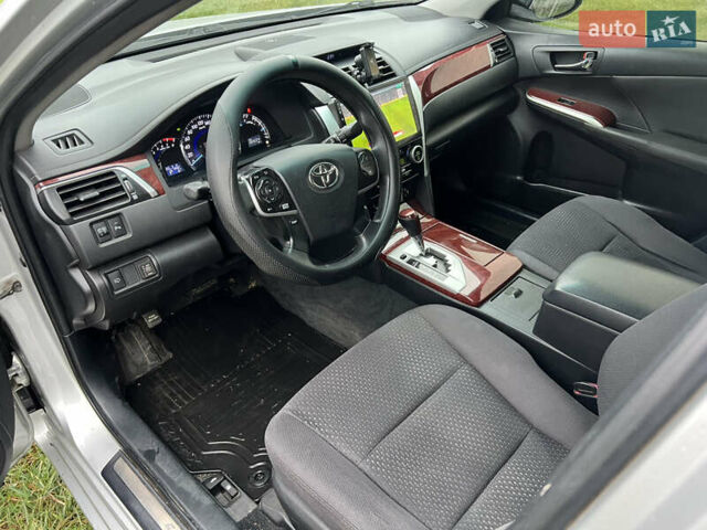 Серый Тойота Камри, объемом двигателя 2.49 л и пробегом 282 тыс. км за 13000 $, фото 6 на Automoto.ua
