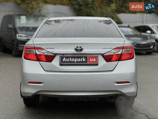 Серый Тойота Камри, объемом двигателя 2.5 л и пробегом 213 тыс. км за 14490 $, фото 9 на Automoto.ua