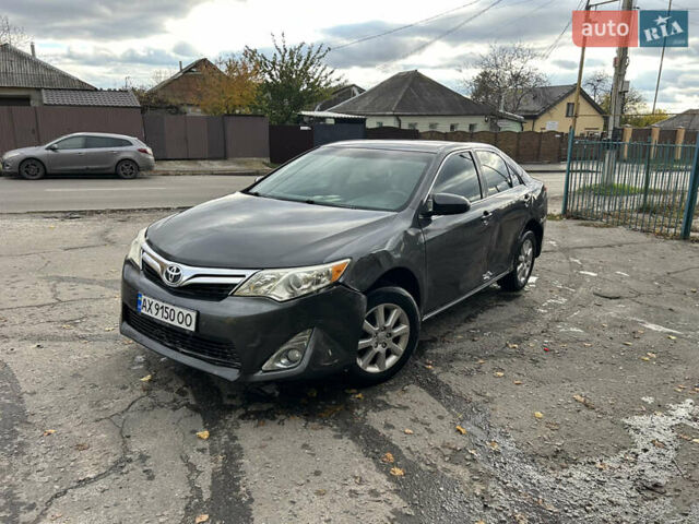 Серый Тойота Камри, объемом двигателя 2.49 л и пробегом 220 тыс. км за 8500 $, фото 6 на Automoto.ua